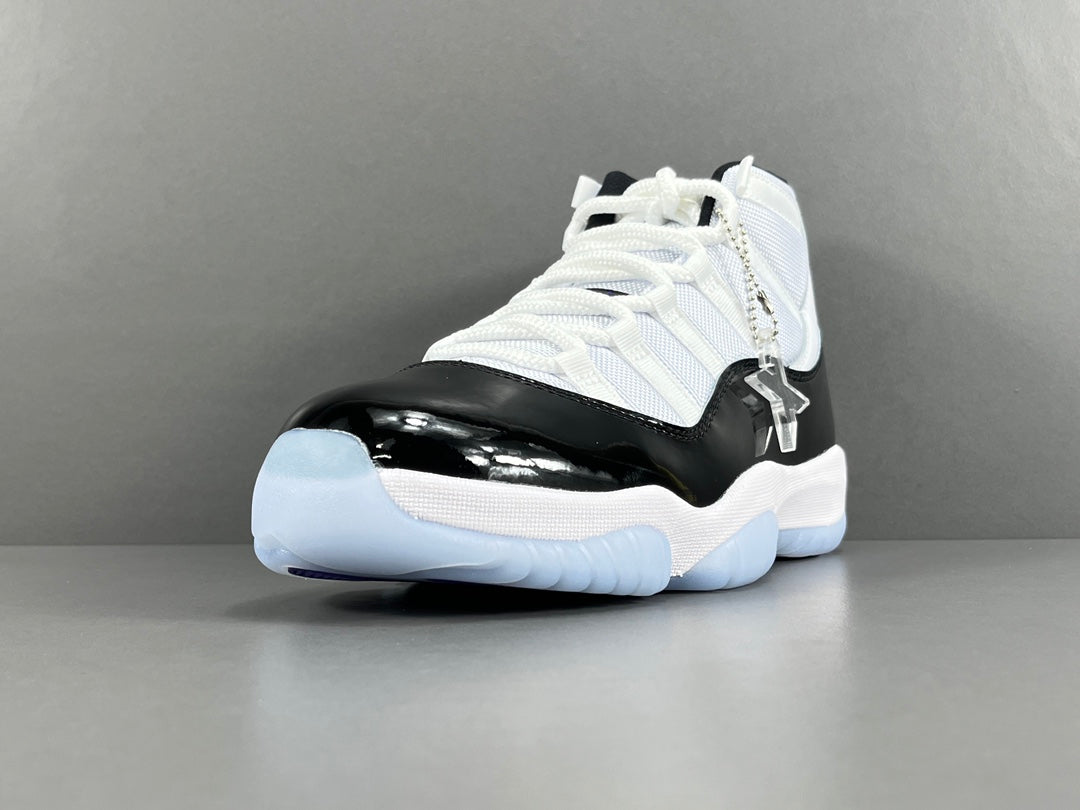 Air Jordan 11 Concord