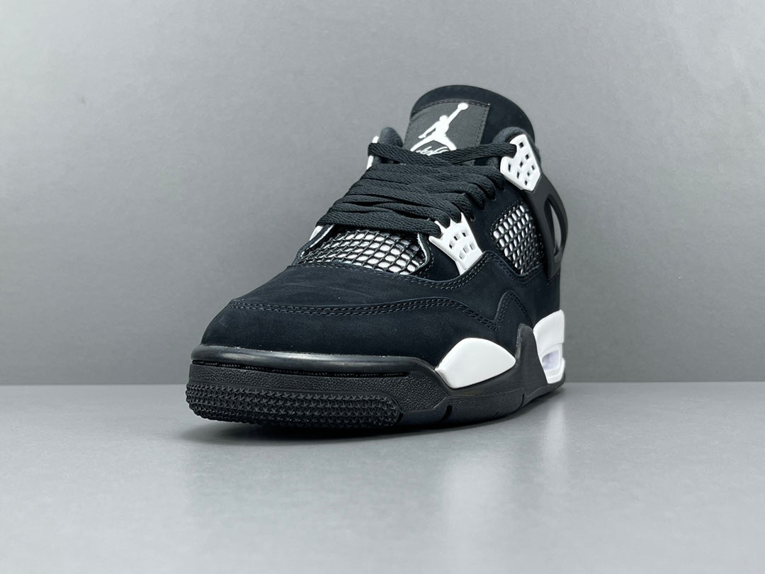 Air Jordan 4 Retro White Tunder