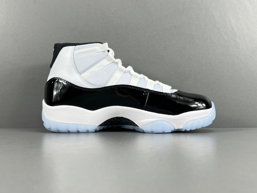 Air Jordan 11 Concord